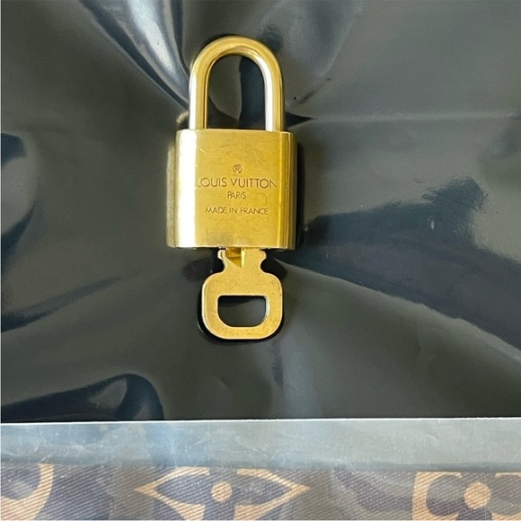 💥 WOW SALE 💥 Authentic & preloved Louis Vuitton Gold 316 Lock & Key Set France - Picture 2 of 2